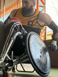Atleta de Rugby em Cadeira de Rodas - Guilherme, em partida de campeonato de Rugby em bebedouro SP